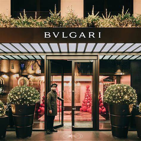 when did bulgari paris open.